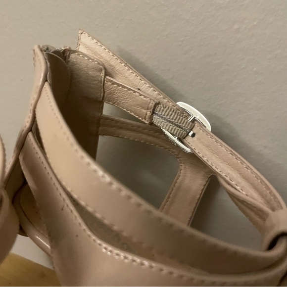 Town Shoes Chic Nude T-Strap Low Heel - Size 9 - Picture 11 of 16